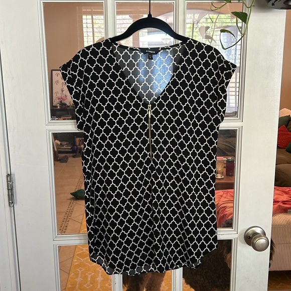 Patterned Blouse - Picture 2 of 5